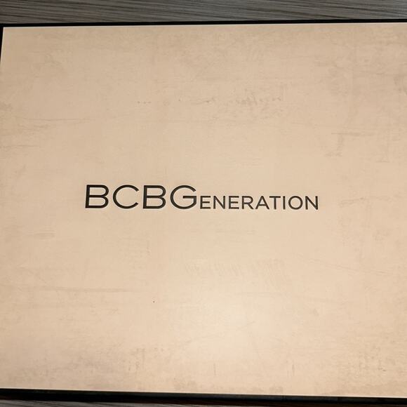 Woman’s BCBGeneration Beya Bootie Green Size 7.5 - Picture 8 of 8